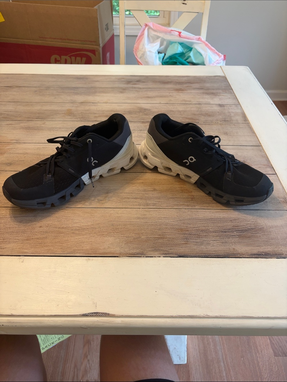 On men’s Cloudflyer 4 running shoe black and white size 9.5 - Picture 7 of 9